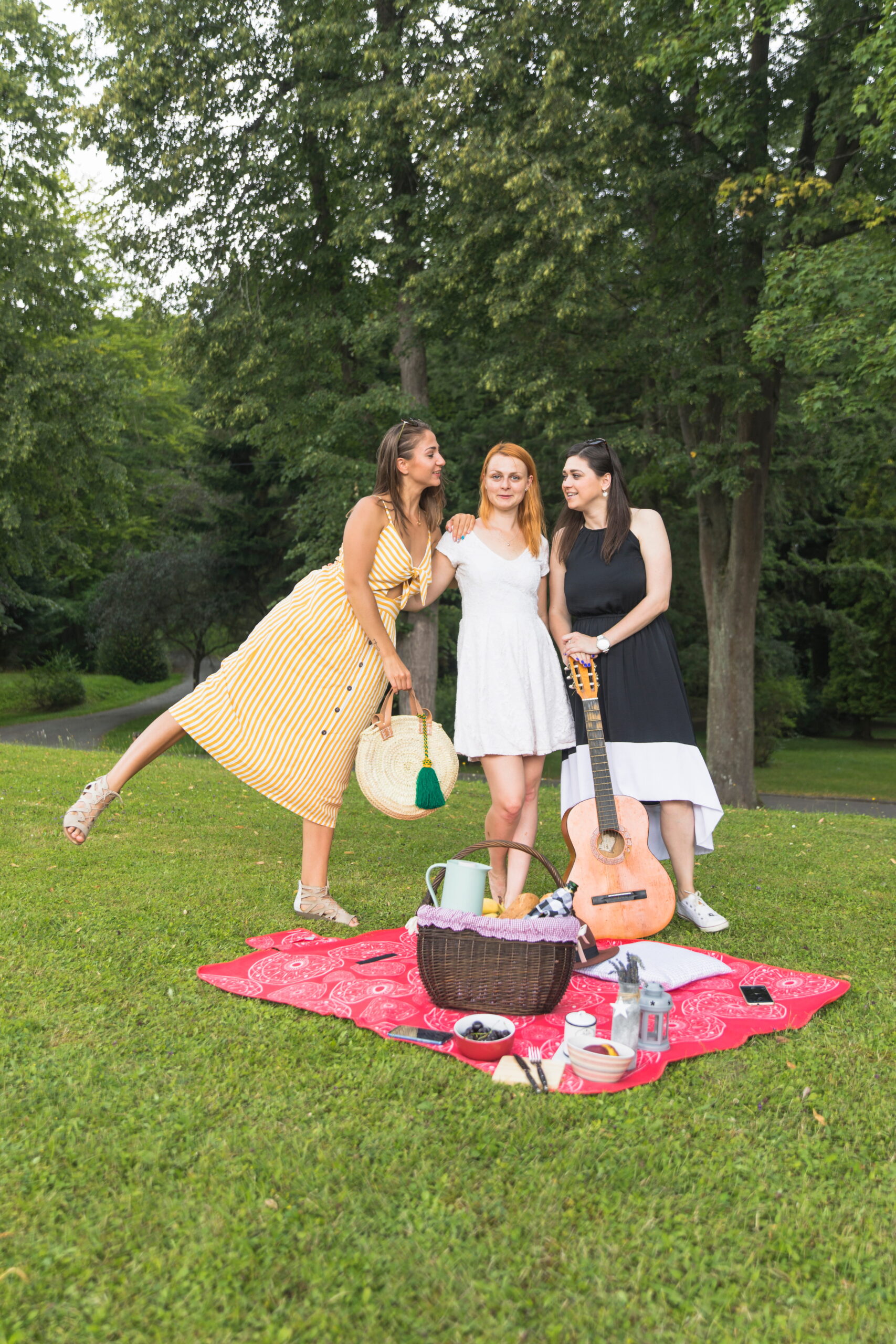 female-friends-enjoying-picnic-garden